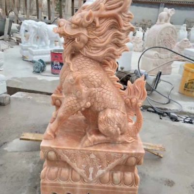 石雕坐式麒麟