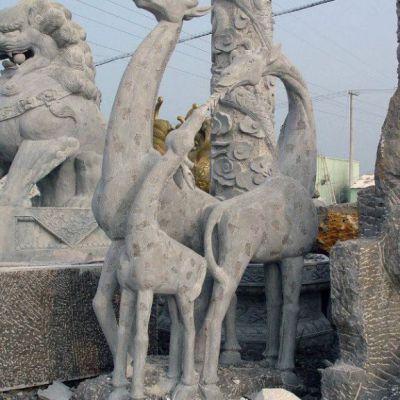 动物石雕长颈鹿