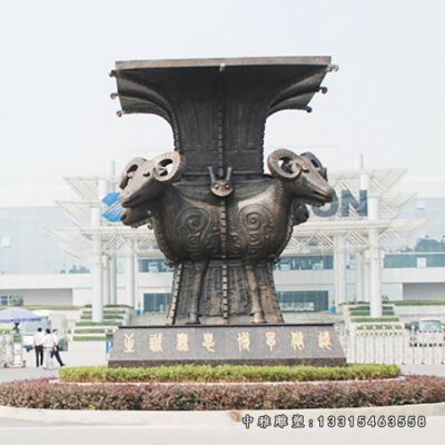 铜雕广场动物羊