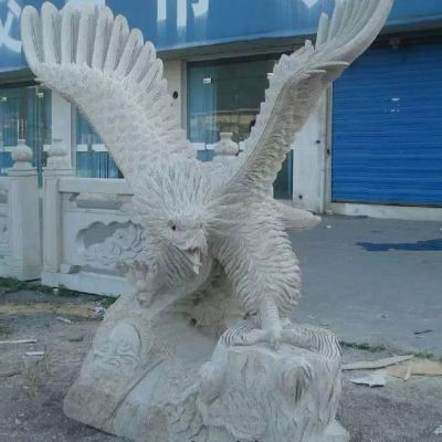 石雕雄鹰动物