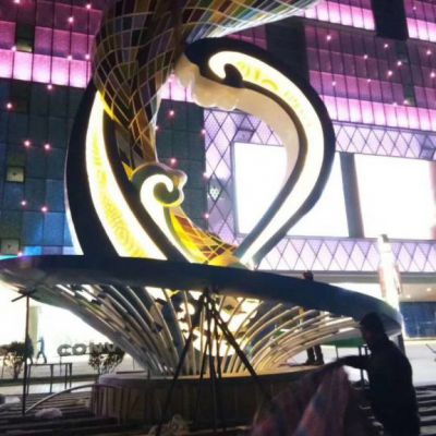 创意不锈钢灯饰雕塑