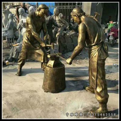 铜雕广场打铁人物
