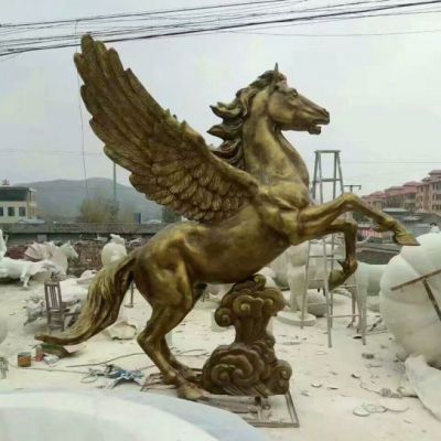 广场铜雕飞马