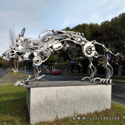   动物不锈钢狼雕塑